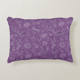 Violet Mauve Butterfly LIEBE - nahtloses Muster. Dekokissen