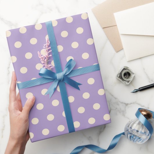 Violet polka dot geschenkpapier (Schenken)