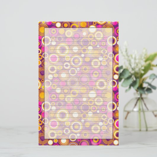 Violet Polka Dot Pattern Briefpapier (Stehend Vorderseite)