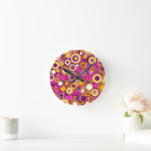 Violet Polka Dot Pattern Runde Wanduhr (Zuhause)