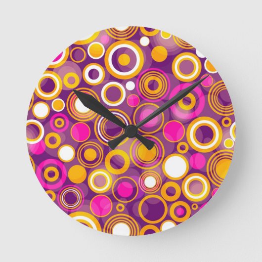 Violet Polka Dot Pattern Runde Wanduhr (Vorderseite)