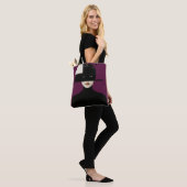 Violet Silence – Abstrakte Göttinnen-Kunst Tasche (Am Model)