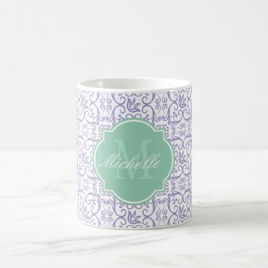 Violet Tulip Damask Monogramm Tasse (Mittel)