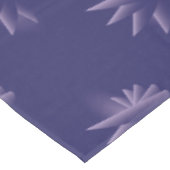 Violet Wings Tischdecke (Schrägansicht)