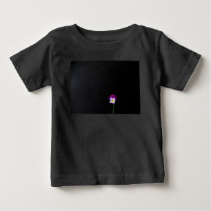 Violett Blume eim Baby T-shirt