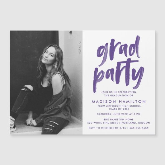 Violett | Brush Script Foto Graduation Party Magneteinladung (Vorderseite)