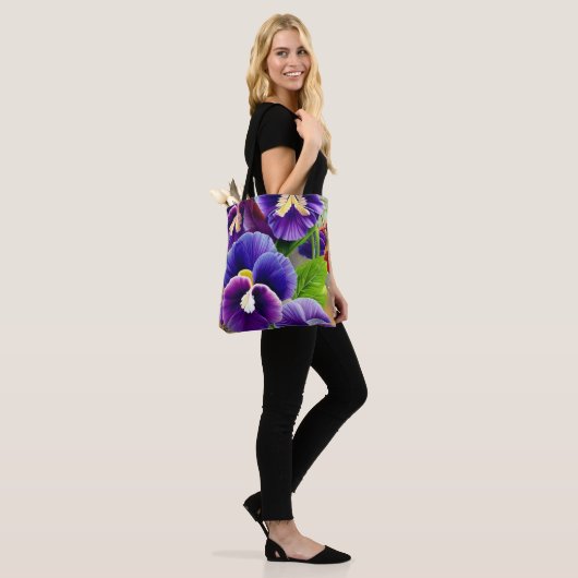 Violett Lila Stiefmütterchen Tasche (Am Model)