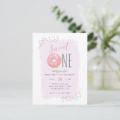 Violett | Pink Doughnut Sprinkle Sweet 1st Birthda Einladungspostkarte (Stehend Vorderseite)