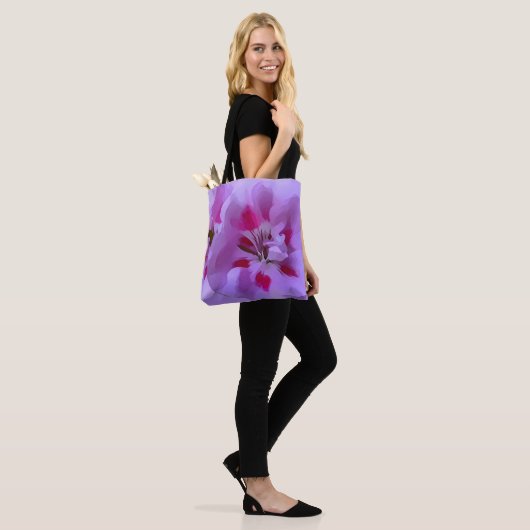 Violett Rosa Abstrakter Hibiskus Blume Tasche (Am Model)