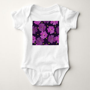 Violett Whispers: Blumenkohle Elegante Baby Strampler