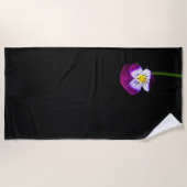 Violette Blume btcnm Strandtuch (Vorderseite)