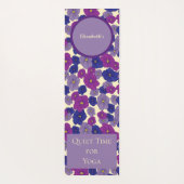 Violette Blume ruhige Zeit für Yogomuster Yogamatte (Rückseite)