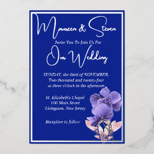 Violette Blumen auf königsblauer Hochzeit Silber Folieneinladung