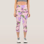 Violette Blumen, Blumenmuster, Muster von Blume Capri Leggings (Vorderseite)