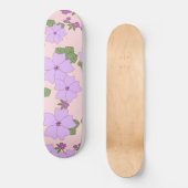 Violette Blumen, Blumenmuster, Muster von Blume Skateboard (Vorderseite)