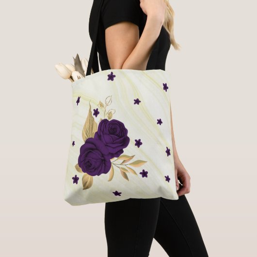 violette Blumen goldene Blätter Marmortüte Tasche (Von Nahem)