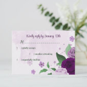 Violette Blumen Grüne Hochzeit RSVP Karte (Stehend Vorderseite)