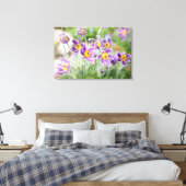 Violette Blumen in der Sonne Leinwanddruck (Insitu (Schlafzimmer))