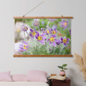 Violette Blumen in der Sonne Wandteppich Mit Holzrahmen (Schlafzimmer)