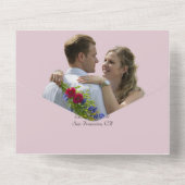 Violette Blumen in einer Hochzeitsfeier All In One Einladung (Rückseite)