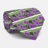 violette Blumen Krawatte (Gerollt)