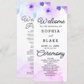 Violette Blumen und das weiße Hochzeitsprogramm im (Vorne/Hinten)
