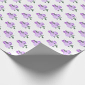 Violette Blumen und Grünmuster Geschenkpapier (Ecke)