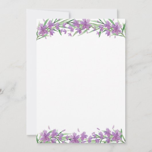 Violette Blumen und Grünpflanzen Einladung zur Hoc (Rückseite)