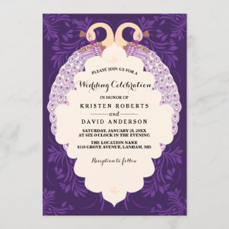 Violette Blumen und Rahmen mit Pfauenhochzeit Einladung