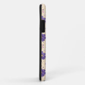 Violette Blumen und Schmetterlinge Case-Mate iPhone Hülle (Hinten/Rechts)