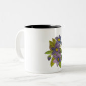 violette Blumen Zweifarbige Tasse (Vorderseite Links)