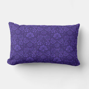 Violette Blumendekoration Lendenkissen