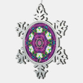 Violette Kaleidoskop Schneeflocken Zinn-Ornament (Rechts)
