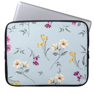 violette und cremefarbene kleine Blumen Blätter Bü Laptopschutzhülle