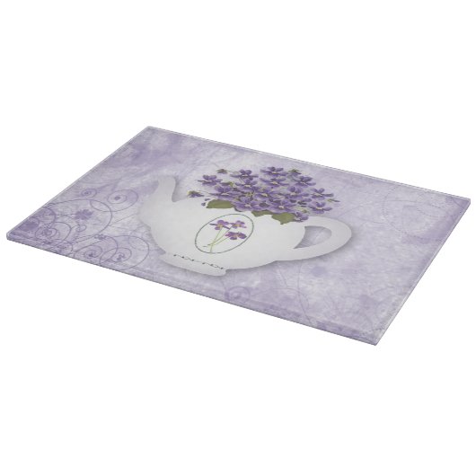 Violetten in einem Teekessel Schneidebrett (Ecke)