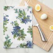 Violetten und schneebedeckte Kiefernzweige Geschirrtuch (Viertel Falte)