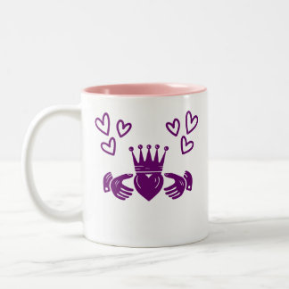 Violetter Claddagh-Ring-Kaffeebecher Zweifarbige Tasse