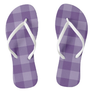 Violetter karierter Hintergrund Badesandalen
