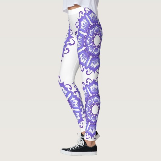 Violetter Mit Blumenmandala. Leggings (Links)