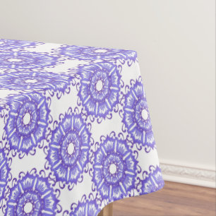 Violetter Mit Blumenmandala. Tischdecke