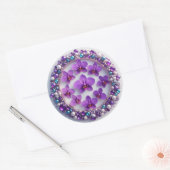 Violetter Orchideenkranzschmuck mit Perlen Runder Aufkleber (Umschlag)