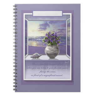 Violettes in einem Mondjar-Notebook Notizblock