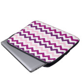 Violettes und rosa Zickzack-Sparren-Muster Laptopschutzhülle (Vorne Knopf)