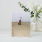 Violine am Strand Postkarte (Stehend Vorderseite)