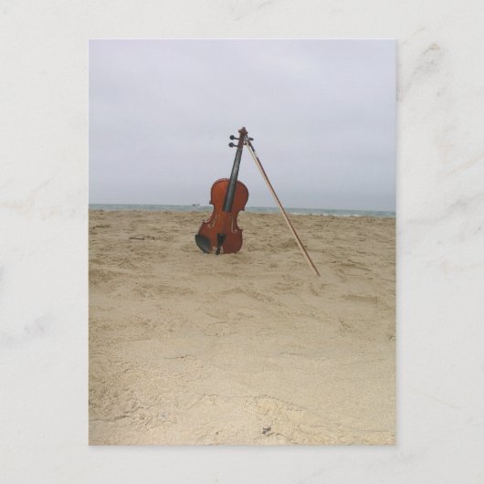 Violine am Strand Postkarte (Vorderseite)