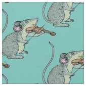 Violine, die Maus spielt Stoff (Nahaufnahme)