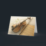 Violine und Noten Karte<br><div class="desc">Violinen- und Musikblatt | Bild-Arbeit/amanaimagesRF | AssetID: 105654767</div>