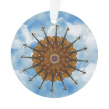 Violinen-Sonnenblume im blauen Himmel mit Wolken