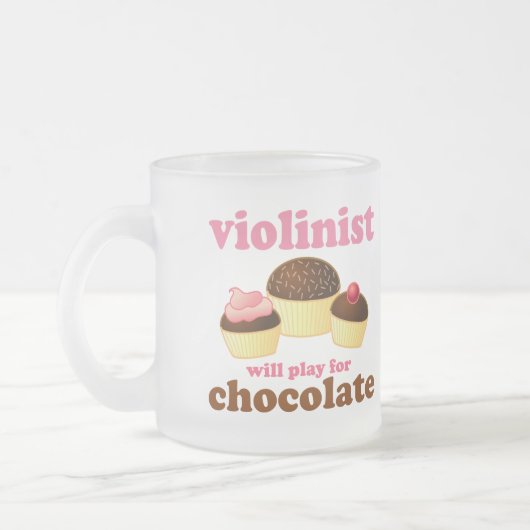 Violinist spielt für Schokolade Mattglastasse (Links)