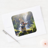 Violinkaninchen im schönen Regenwald Quadratischer Aufkleber (Umschlag)